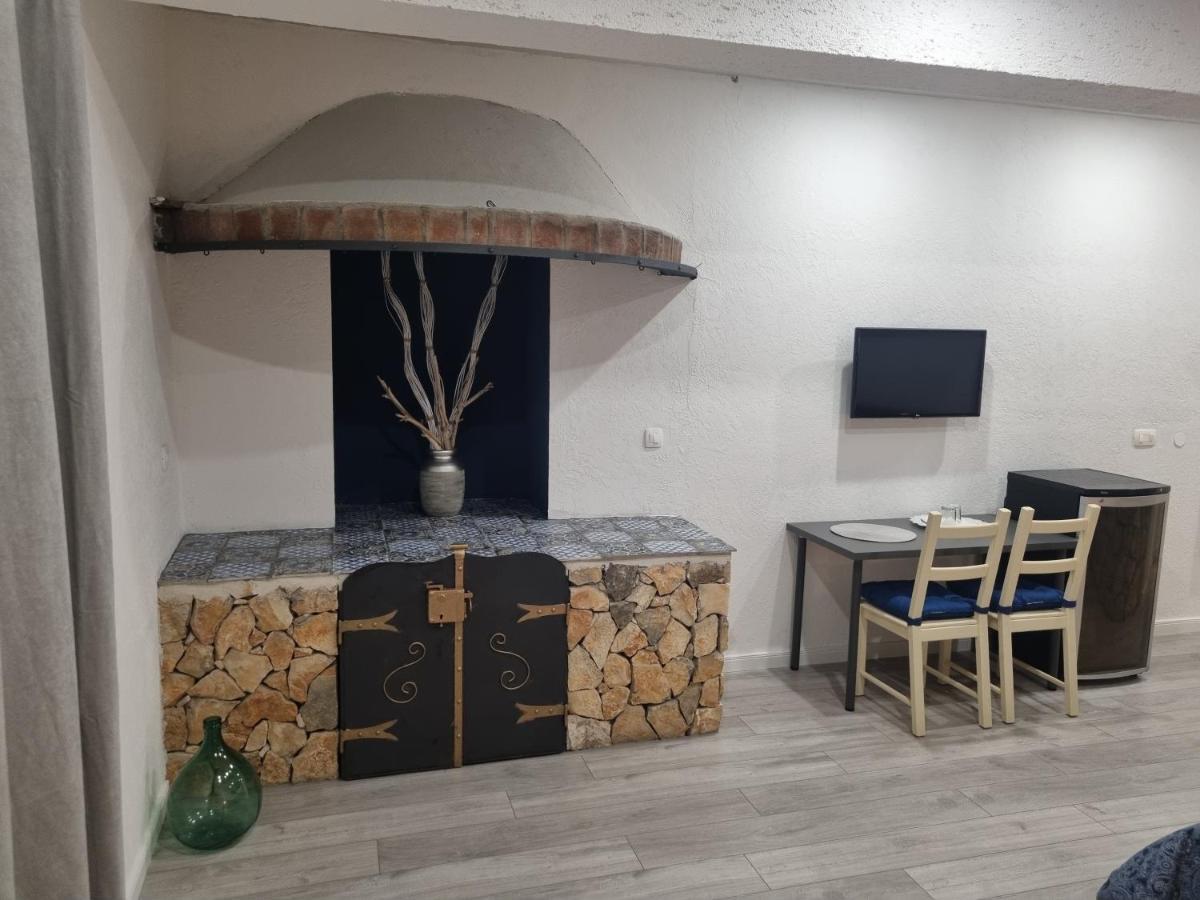 Rooms And Apartment Feral Rovinj Exterior photo