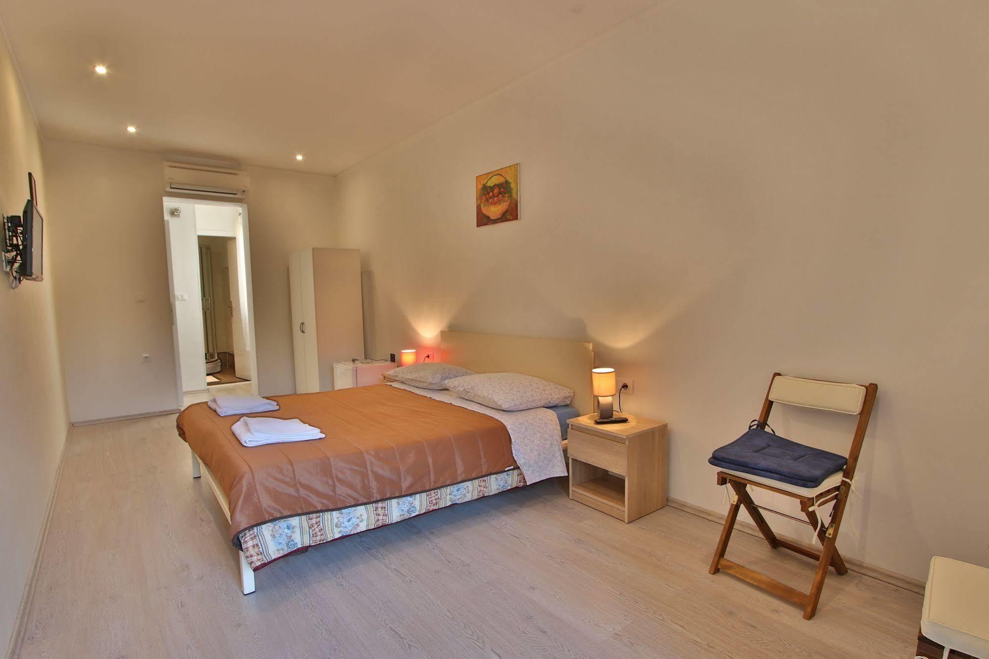 Rooms And Apartment Feral Rovinj Exterior photo
