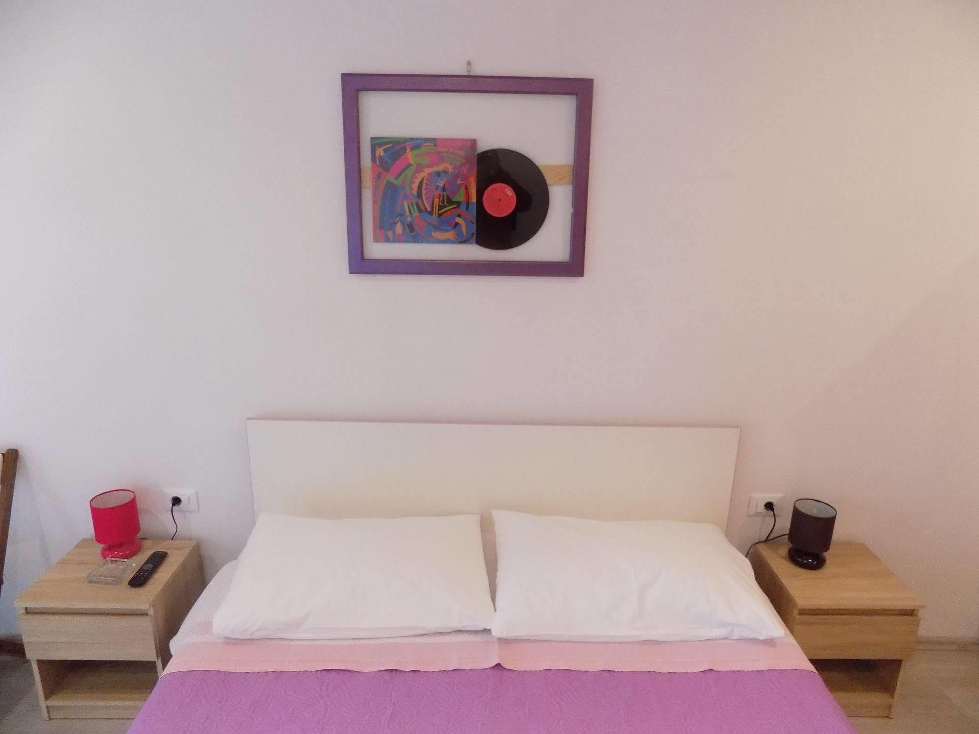 Rooms And Apartment Feral Rovinj Exterior photo