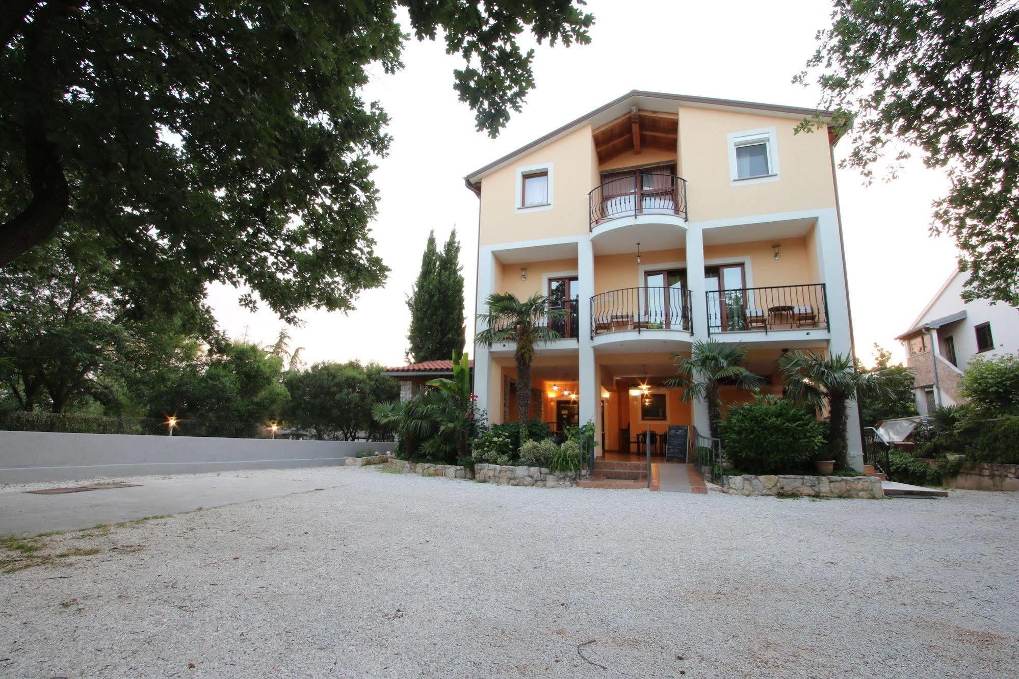 Rooms And Apartment Feral Rovinj Exterior photo