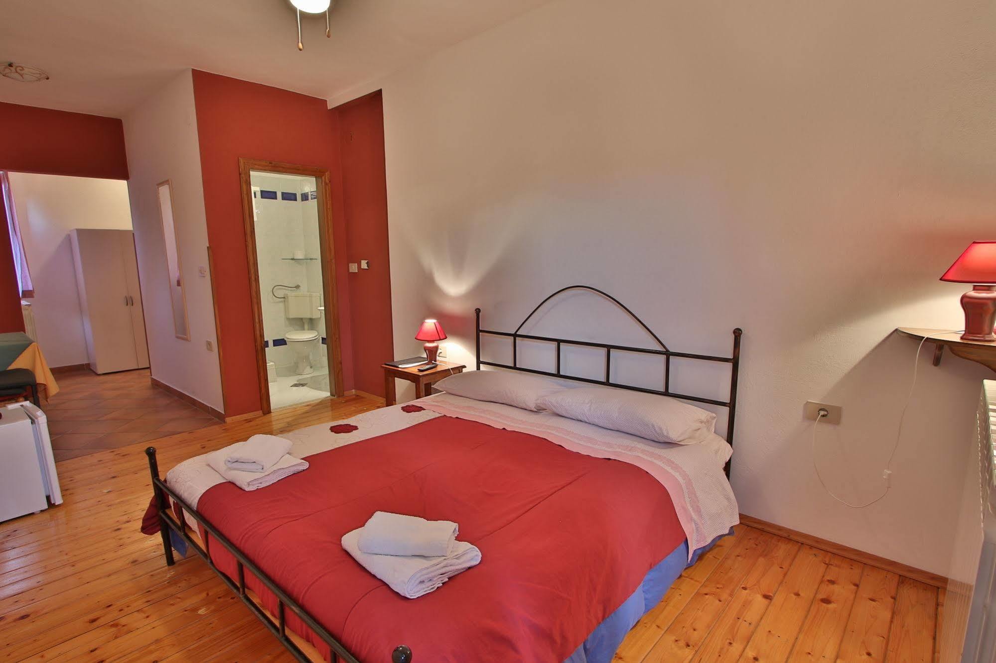 Rooms And Apartment Feral Rovinj Exterior photo